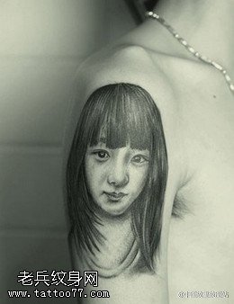肩膀女儿肖像纹身图案