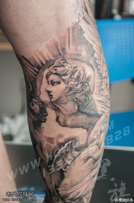 小腿上神圣的天使纹身图案