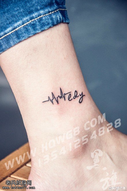 脚腕上的小心电图纹身图案