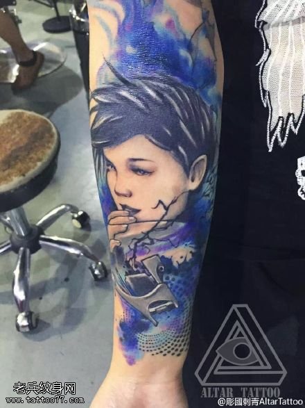 小腿彩绘明星纹身图案