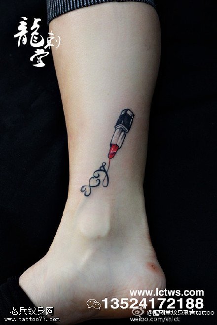 脚踝名字缩写口红纹身图案缩略频道推荐图