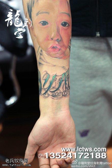 胳膊彩色肖像纹身图案