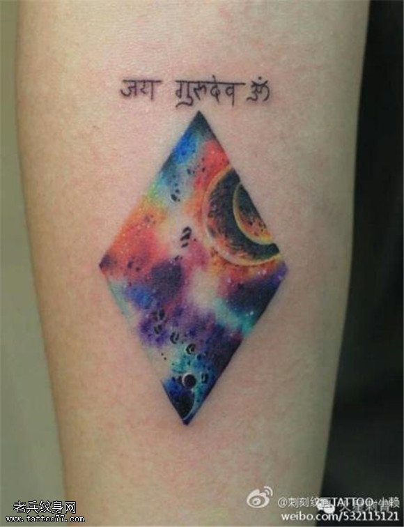 腿部彩色星空方块纹身图案