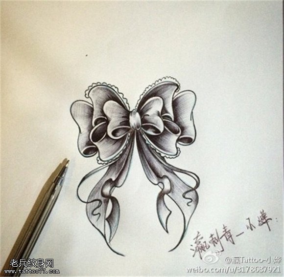 黑灰素描蝴蝶结纹身图片