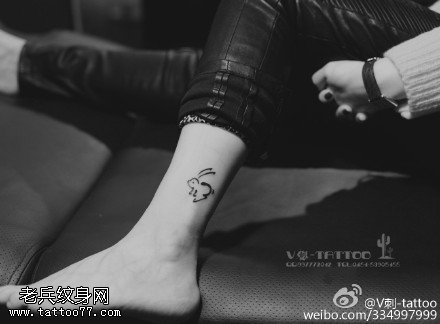可爱清新小兔纹身图案