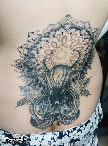 恐怖章鱼怪物纹身图案