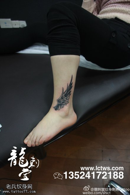 脚部美丽可爱小翅膀纹身图案