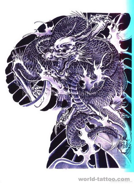 半胛披肩龙纹身图案