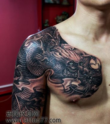 时尚霸气的披肩龙纹身图案