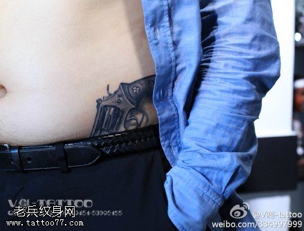 霸气精致手枪纹身图案