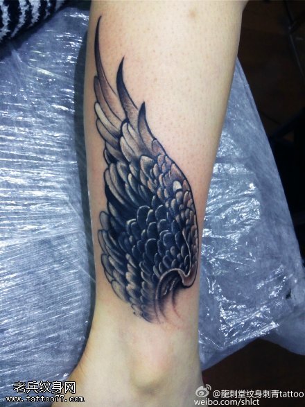 腿部点刺清新美丽单色纹身图案