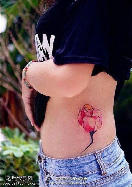 清新的玫瑰刺青纹身图案