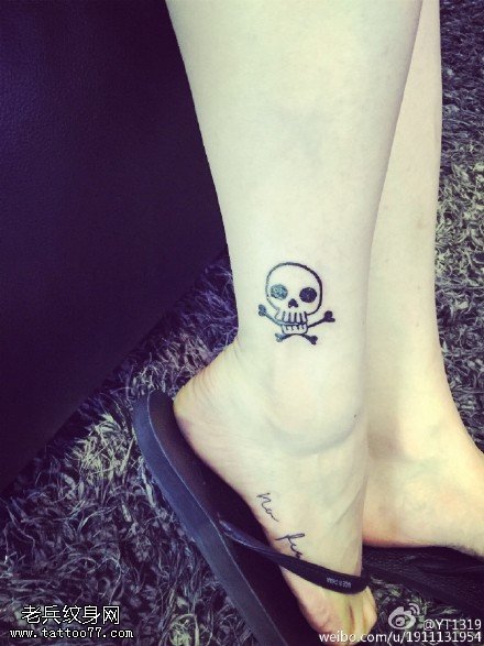 精美的小骷髅纹身图案