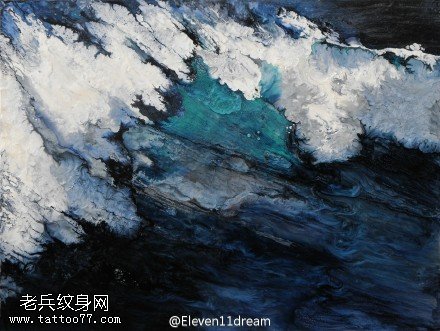水墨碧蓝的海浪纹身图案