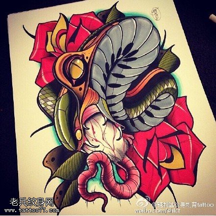 惊悚的蛇戏玫瑰手稿纹身图案