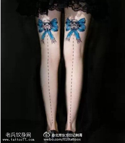 简洁的骷髅蝴蝶结纹身图案