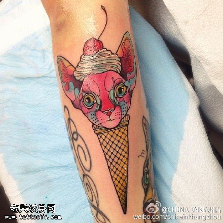彩绘狗头冰激凌纹身图案