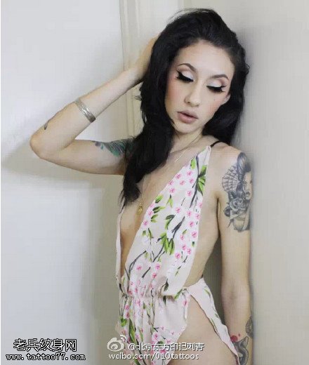 性感妩媚女性纹身图案