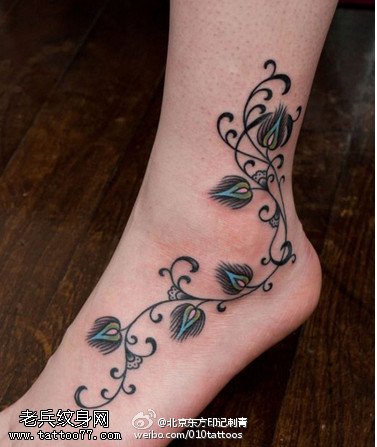 经典时尚的蔓藤纹身图案