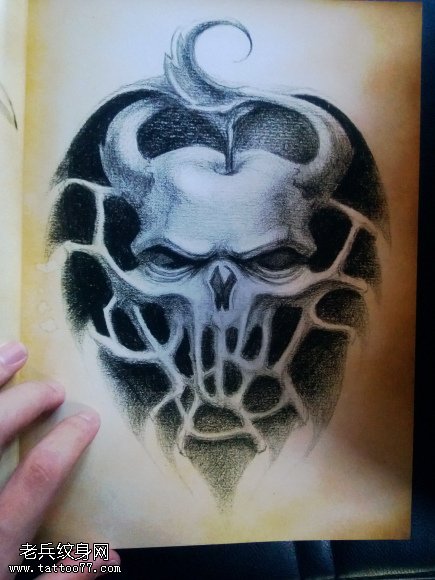 骷髅苹果纹身图案