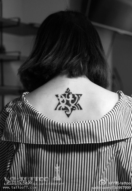 黑色炫酷六角形纹身图案