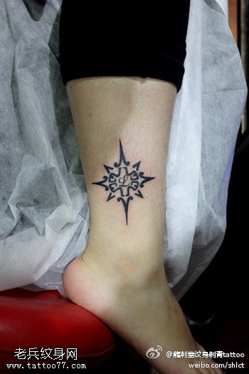 腿部点刺太阳花纹身图案