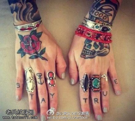 惊艳好看的玫瑰骷髅纹身图案