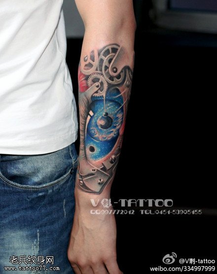 蓝色炫酷眼纹身图案