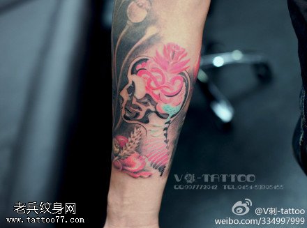 抽象人体莲花纹身图案