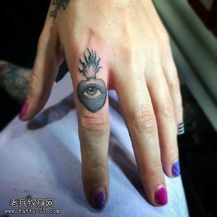 克罗之心眼睛纹身图案