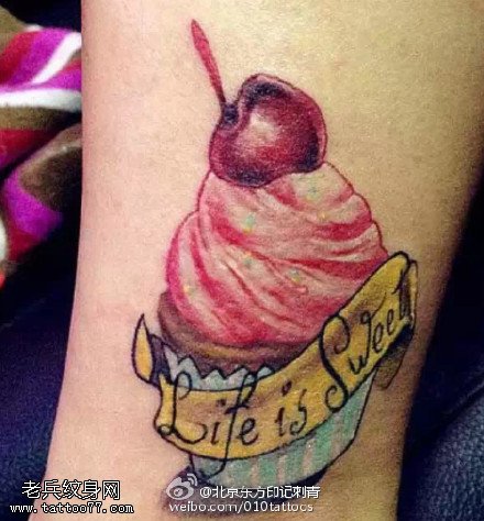 彩绘好看的冰激凌纹身图案