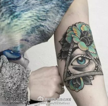 精美的全视之眼纹身图案