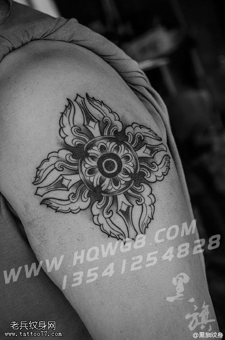 设计风格十字架纹身图案