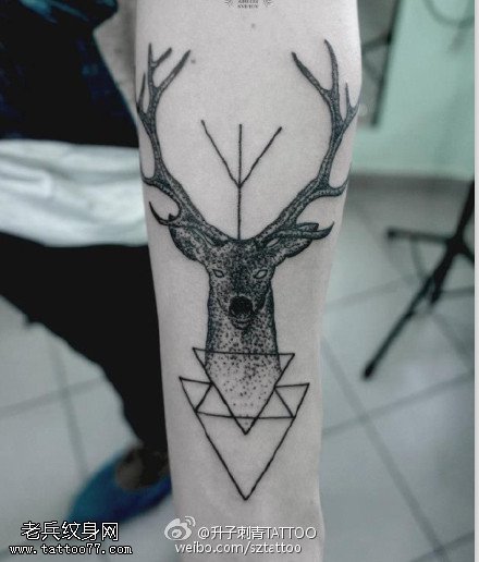 手臂点刺羚羊纹身图片