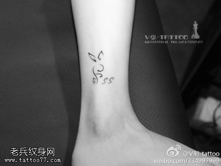 简单大方小兔纹身图案
