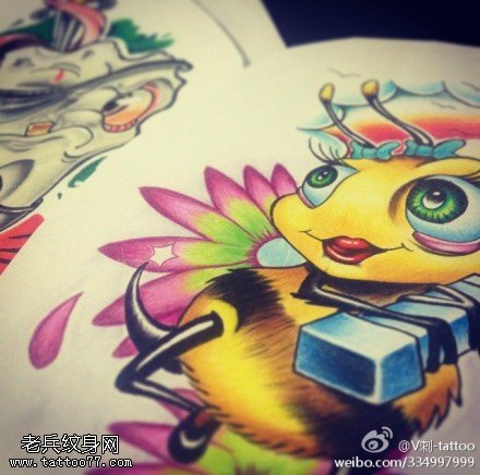 艳丽可爱蜜蜂纹身图案手稿