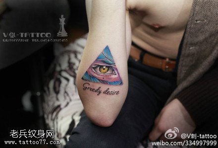 色彩艳丽眼纹身图案