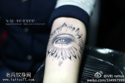 深邃眼纹身图案