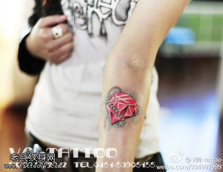 闪亮夺目钻石纹身图案