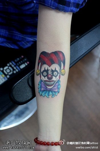 胳膊可爱清新小丑纹身图案