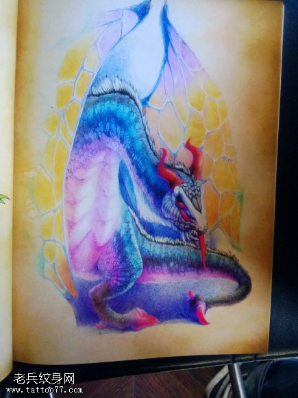 一张漂亮的翼龙纹身图案