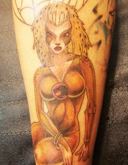 性感金色的豹女纹身图片