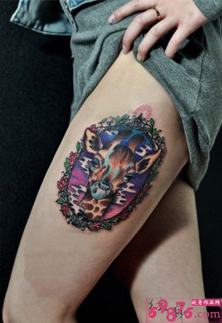 女生大腿长唯美好看的颈鹿刺青图片图片