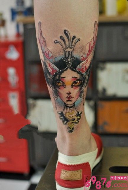 小腿彩色人物画像纹身图片