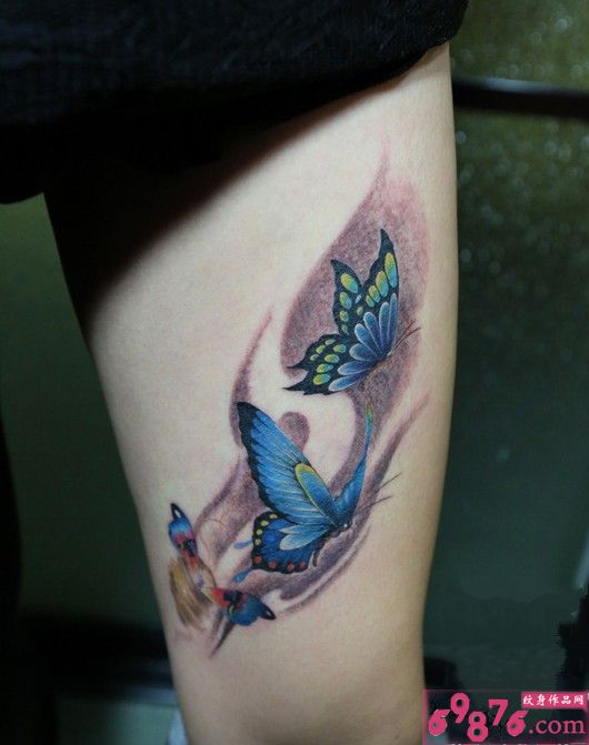 大腿飞舞蝴蝶时尚刺青图片