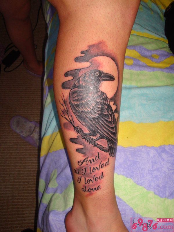 小腿个性乌鸦纹身图片
