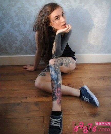 美女腿部创意复古纹身图片