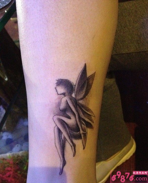 腿部精灵纹身图片