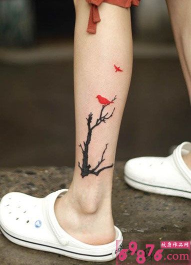 女孩小腿树枝小鸟刺青图片