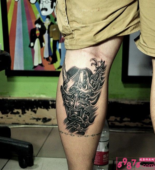 腿部般若头像纹身图片